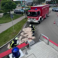 2024-05-22_strasse_reinigen_an_der_westspange.jpeg