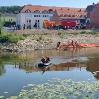 Öl auf Gewässer (14).jpeg