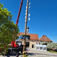 Maibaum aufstellen (1).jpeg